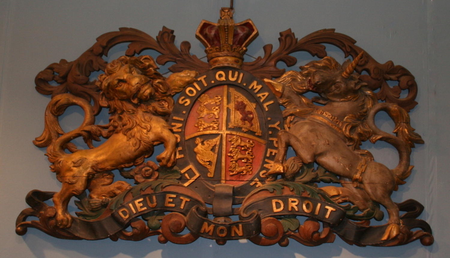 English carved wooden Victorian Royal coat of arms,armorial