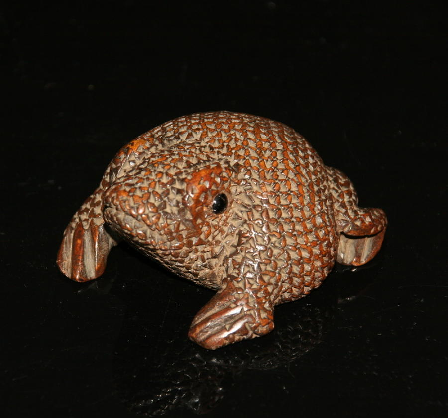 Treen Toad Snuff Box 19th century
