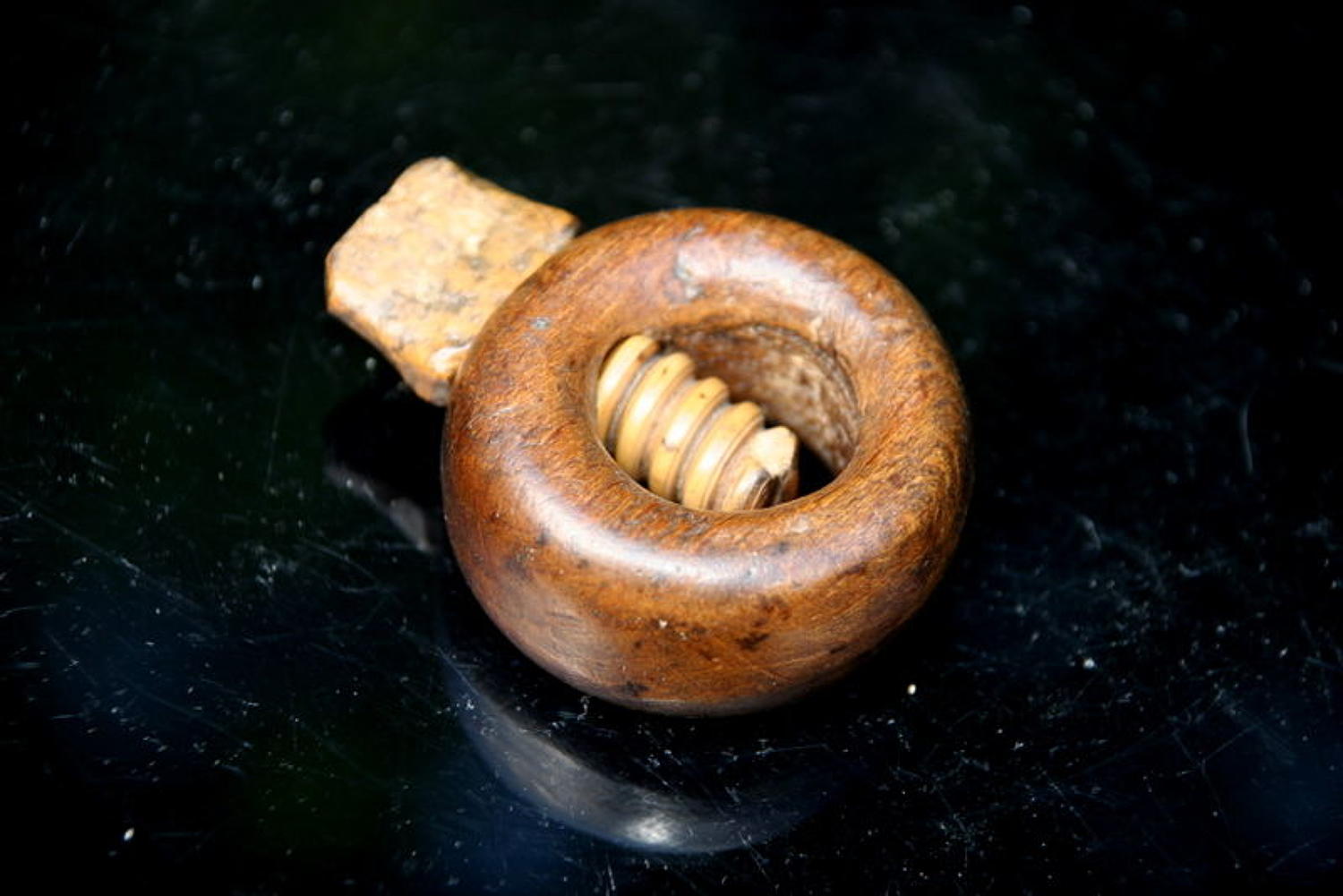 Small form Open Ring Nutcracker