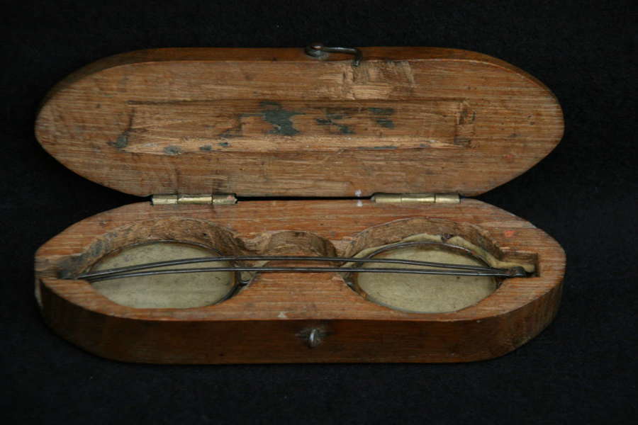 Treen early 19th spectacles case
