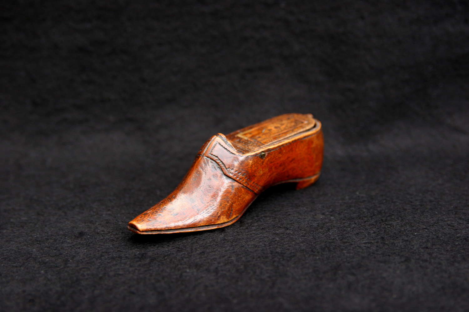 Treen Shoe Snuff Box early 19th century44